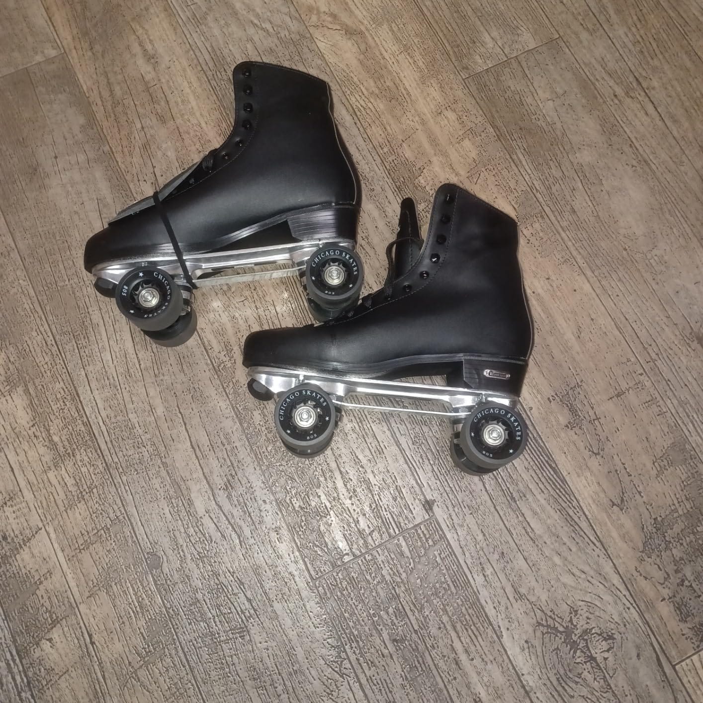 Chicago Quad Roller Skates for Women & Men - Classic Deluxe Leather High-Top Boots with 60mm Urethane Wheels & Semi-Precision Bearings customer photo 1