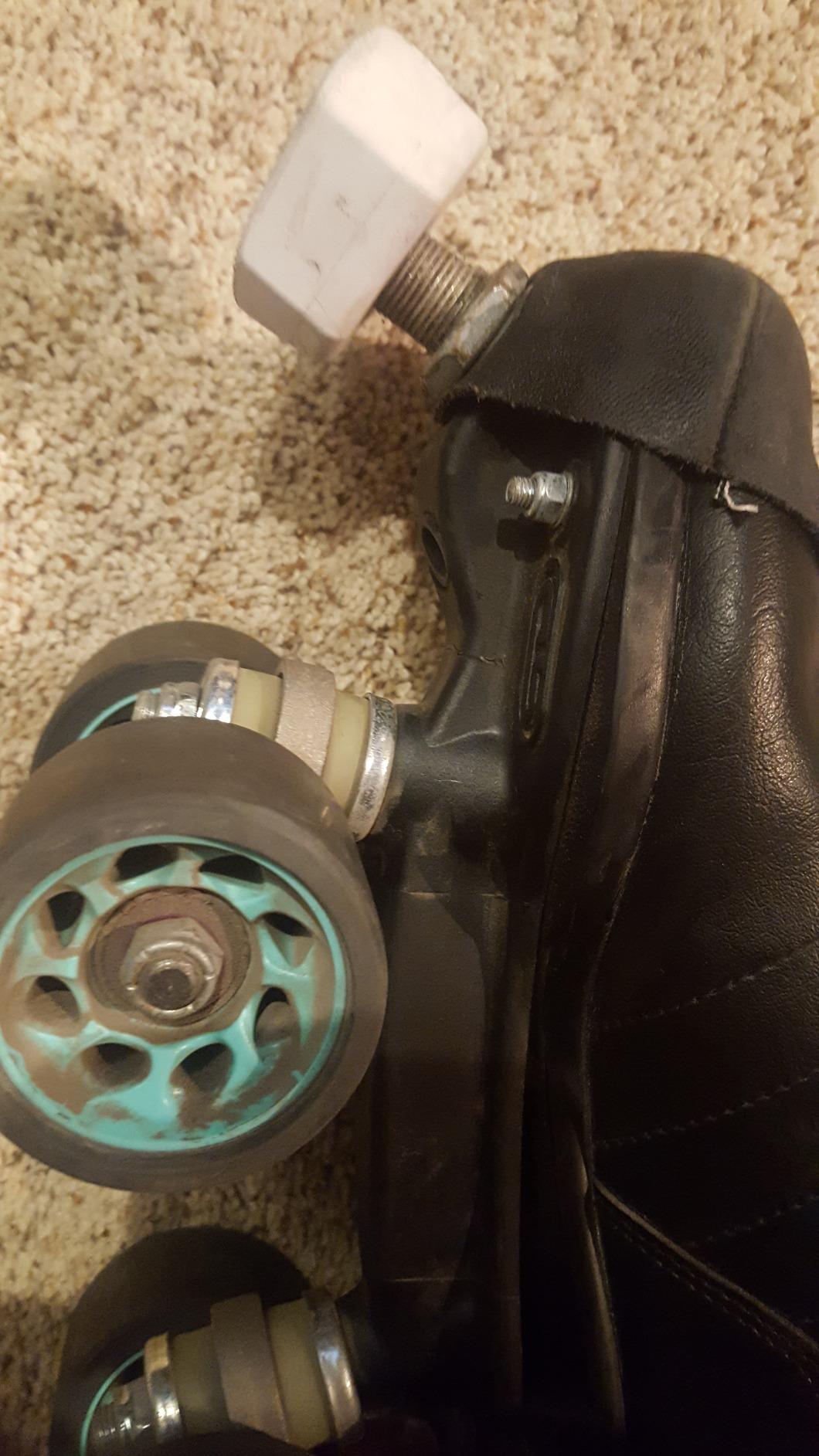 Riedell R3 Indoor Quad Roller Skates for Men and Women | Ultra-Durable, Sonar Cayman Wheels, Nylon Plate, Precision Fit, Roller Skates, ABEC-5 Bearings, Velcro Cinch Strap customer photo 2