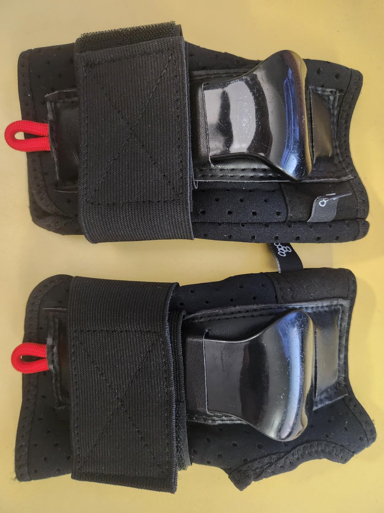 Triple Eight RD Wristsaver Wrist Guards for Roller Derby and Skateboarding (1 Pair) customer photo 1