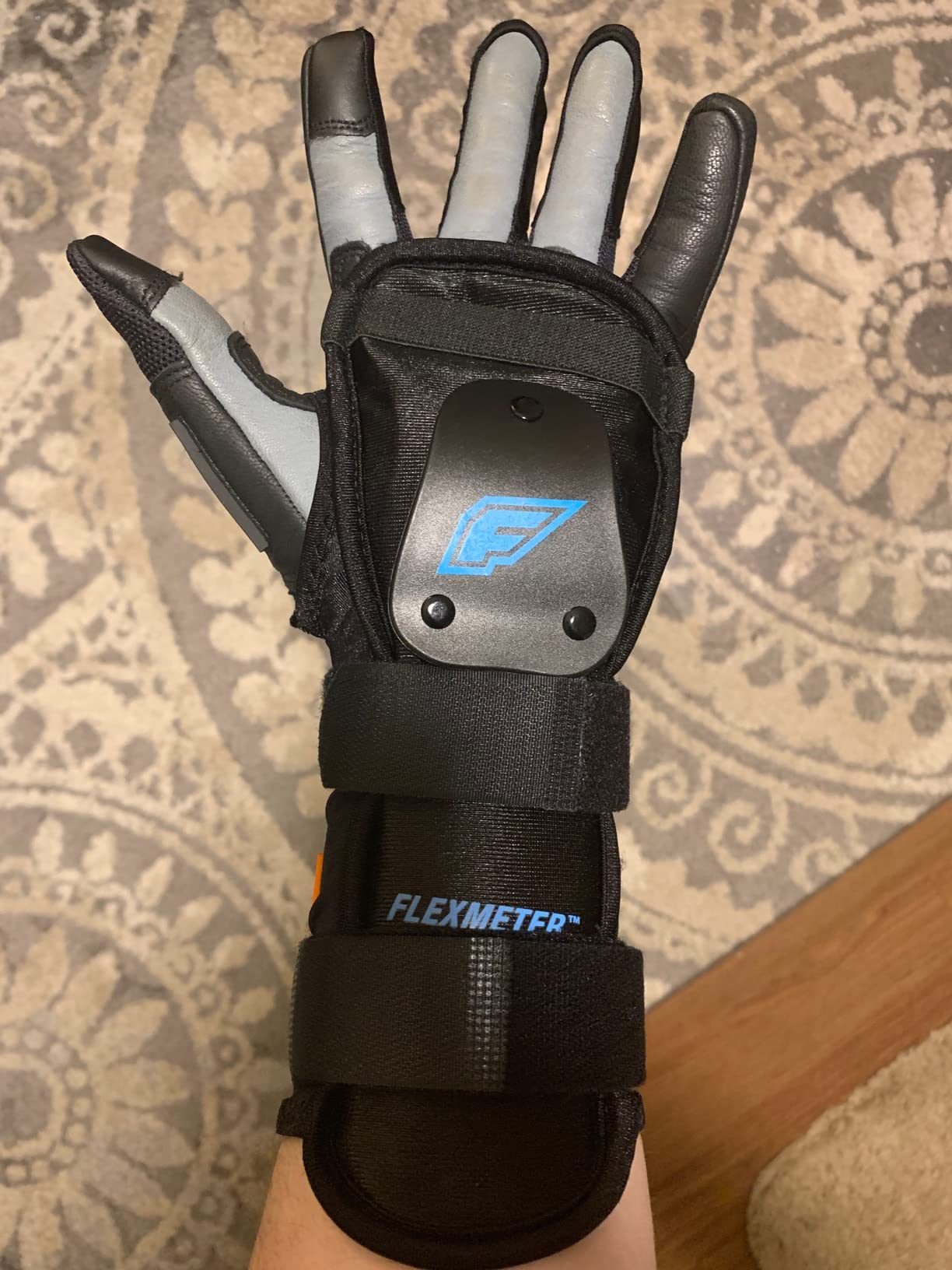 Demon United Flexmeter Double Sided Wrist Guards - Integrated with D3O Impact Technology - Sold as Pair (Large) customer photo 1