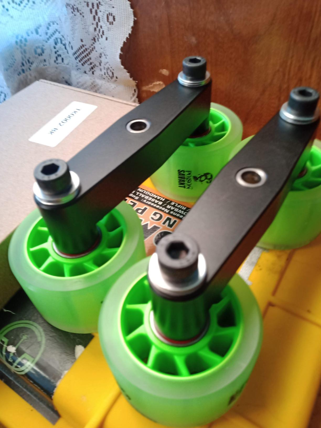 Atom Poison Savant Derby Roller Skate Wheels (Green) customer photo 2
