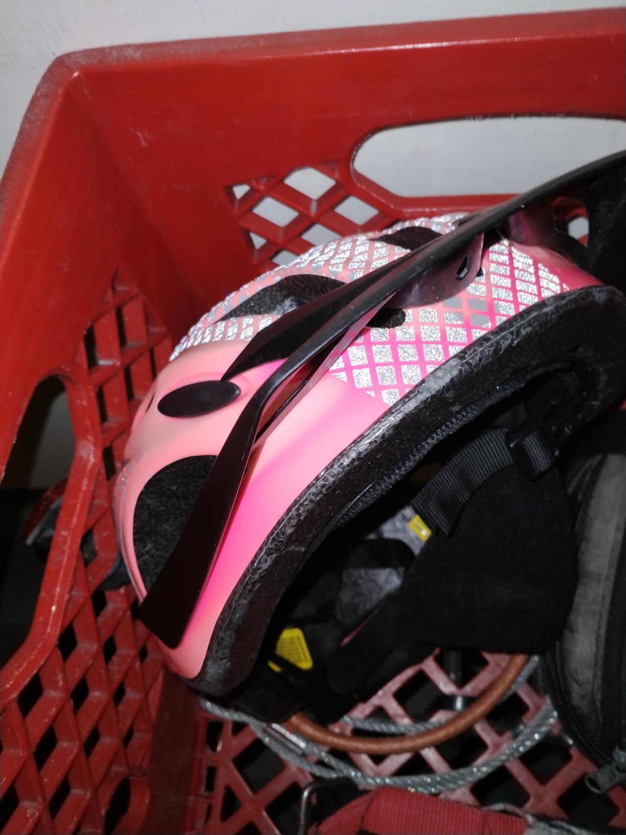 Schwinn Beam Lighted Helmet, Size 58-62 cm for Riders Ages 14+, Rear LED Light, Reflective Strips, Adjustable Dial and Straps, 17 Air Vents, Removable Visor customer photo 1
