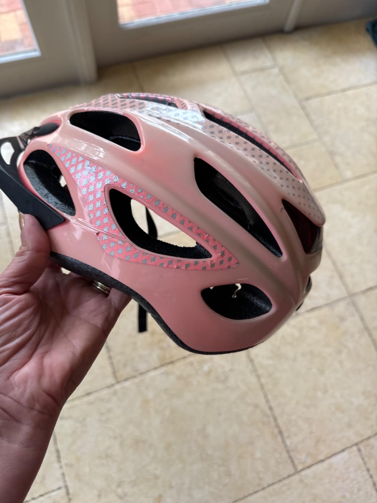 Schwinn Beam Lighted Helmet, Size 58-62 cm for Riders Ages 14+, Rear LED Light, Reflective Strips, Adjustable Dial and Straps, 17 Air Vents, Removable Visor customer photo 2