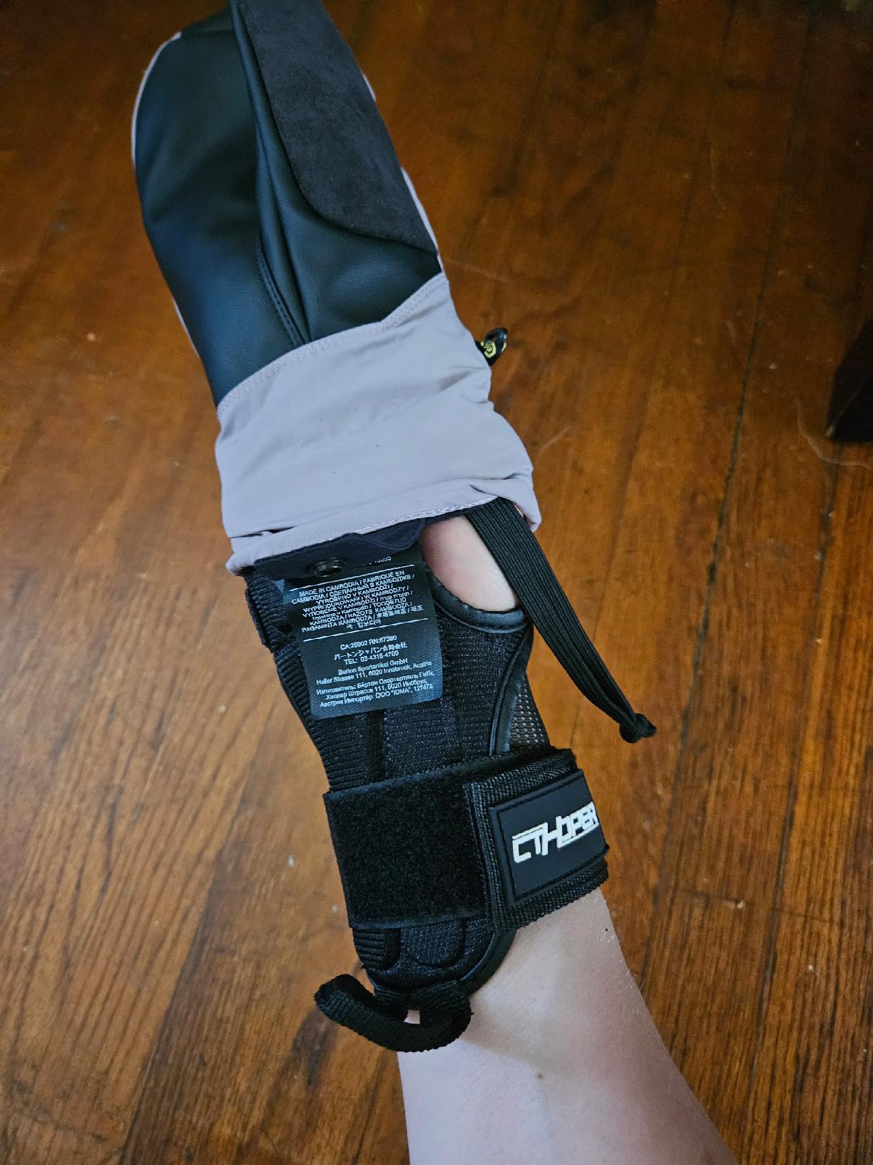 Impact Wrist Guard, Fitted Wrist Brace Wrist Support for Snowboarding, Skating, Motocross, Street Racing, Mountain Biking, Weightlifting customer photo 1