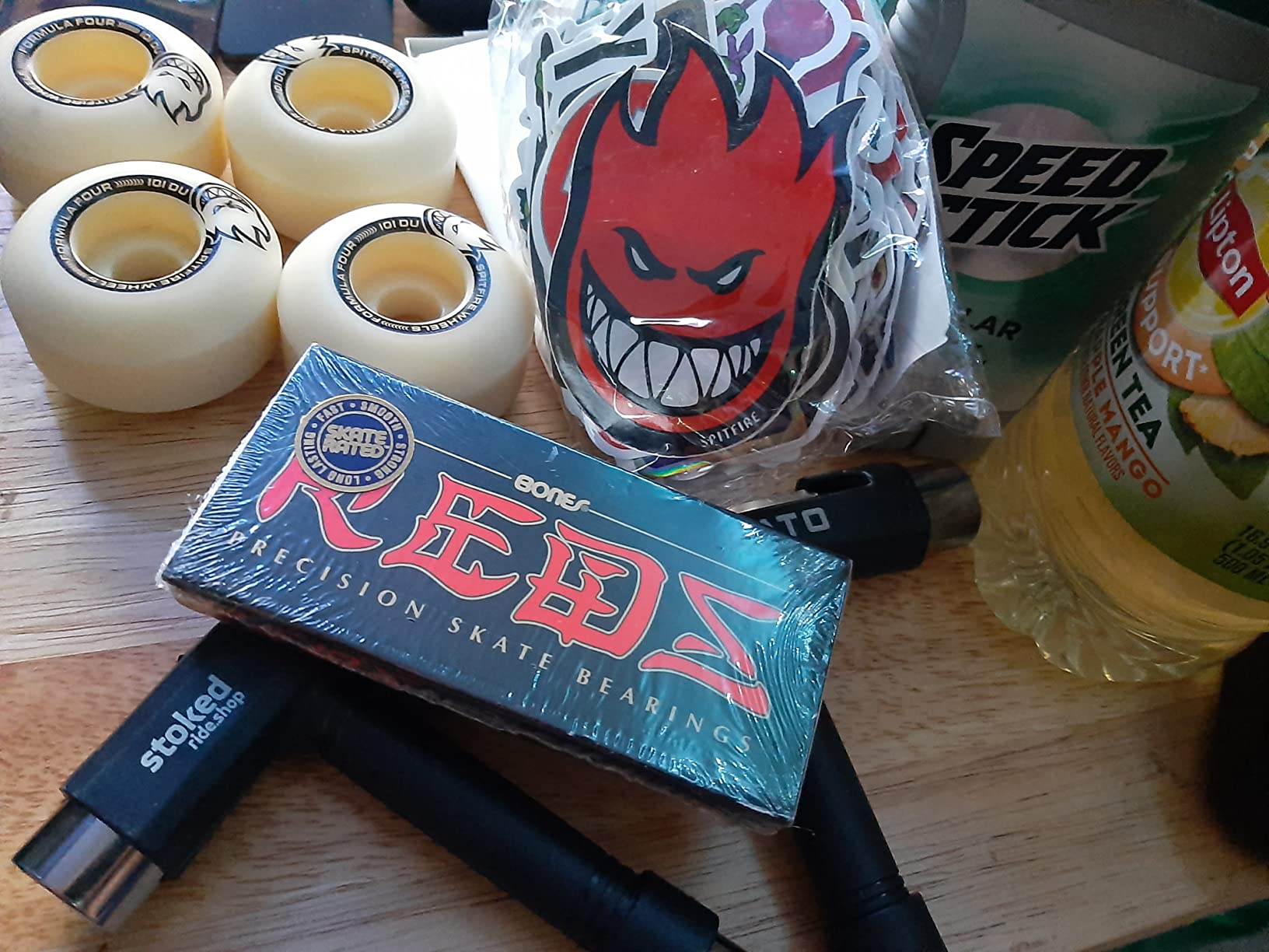 Bones Reds Bearings 8-Pack for [Skateboards, Longboards, Scooters, Spinners] (8-Pack W/Tool) customer photo 1
