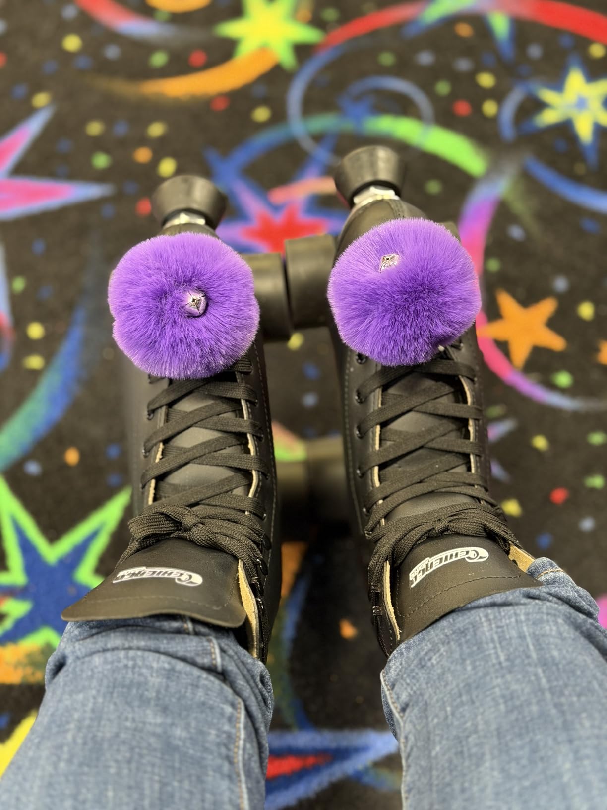 Sumind 2 Pieces Roller Skate Toe Stoppers 82A Rubber Skate Stoppers Plugs with Screws PU Rubber Roller Skating Brake PU Toe Stops Replacement Wheels Accessories for Double-Row Rolling Skating, Black customer photo 1