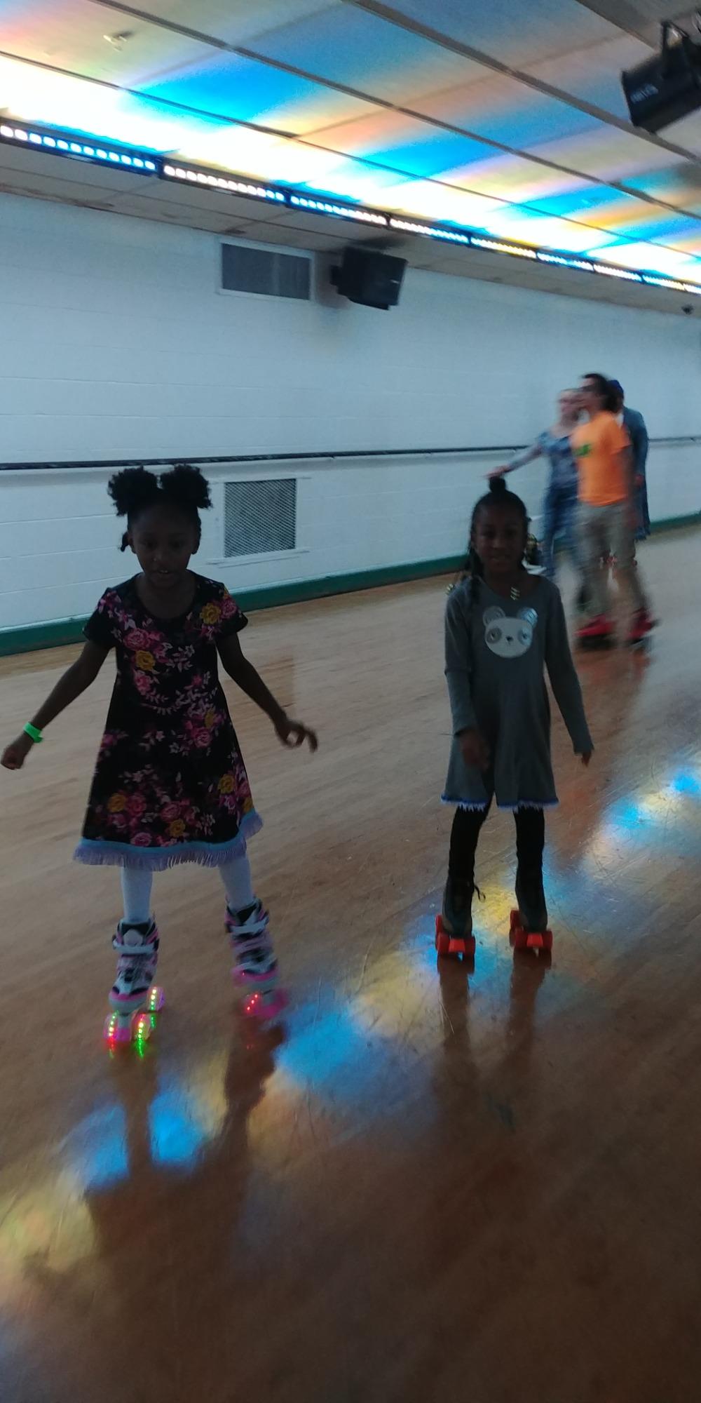 Kuxuan Skates Boys and Girls Camo Adjustable Roller Skates with Light up Wheels, Fun Illuminating Rollerskate for Kids Girls Youth customer photo 1