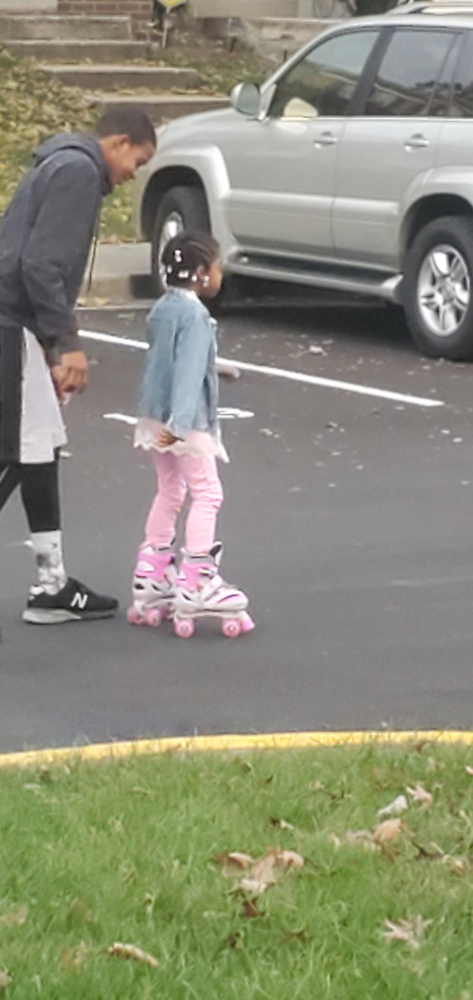 Kuxuan Skates Boys and Girls Camo Adjustable Roller Skates with Light up Wheels, Fun Illuminating Rollerskate for Kids Girls Youth customer photo 2