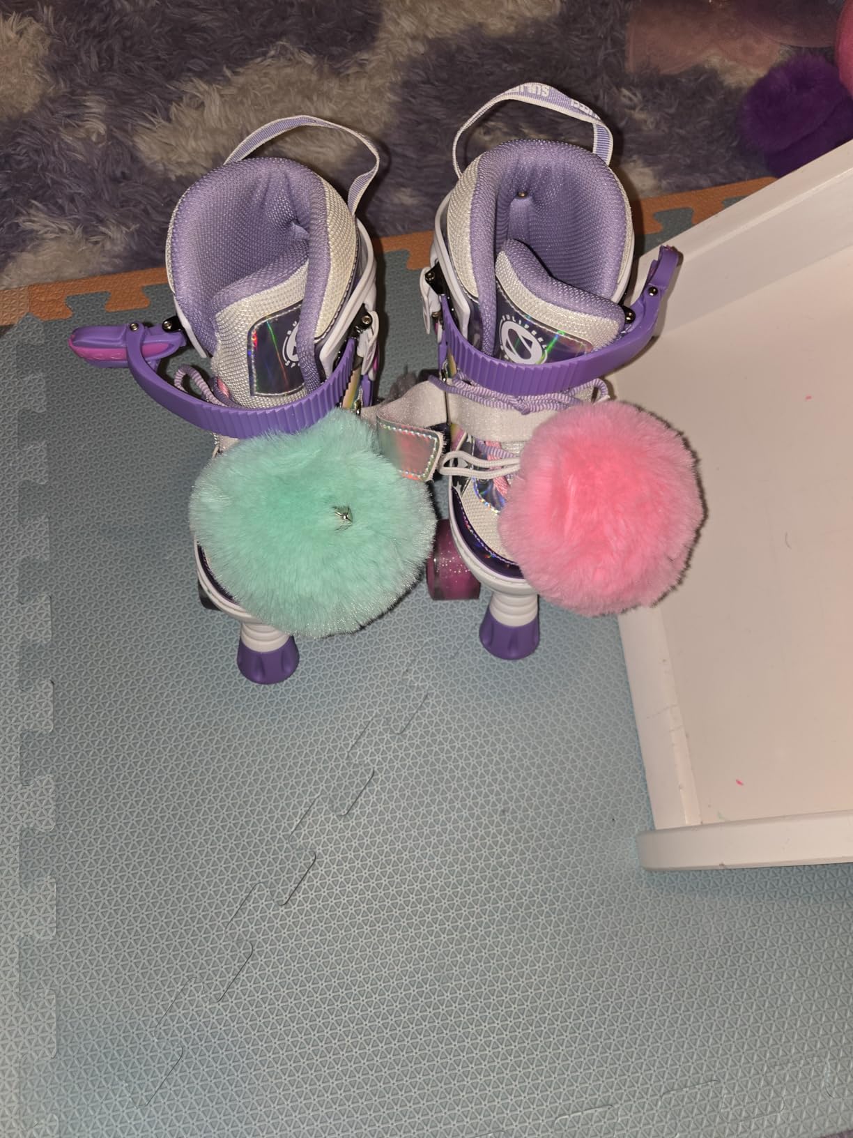 Gejoy 4 Pieces 4 Inch Large Roller Skate Pom Poms with Bells Fluffy Tie-on Roller Skates Pom Poms Rollers Skate Accessories for Women customer photo 1