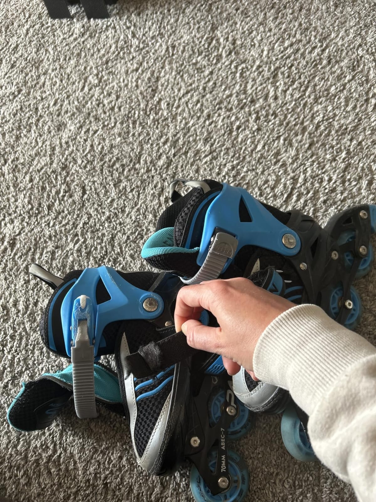 PAPAISON Adjustable Inline Skates Boys Ages 4-16, Roller Skates for Girls Kids Ages 5-8 8-12 with Full Light Up Wheels, Outdoor Skates Illuminating Skates for Children Teens Women customer photo 1