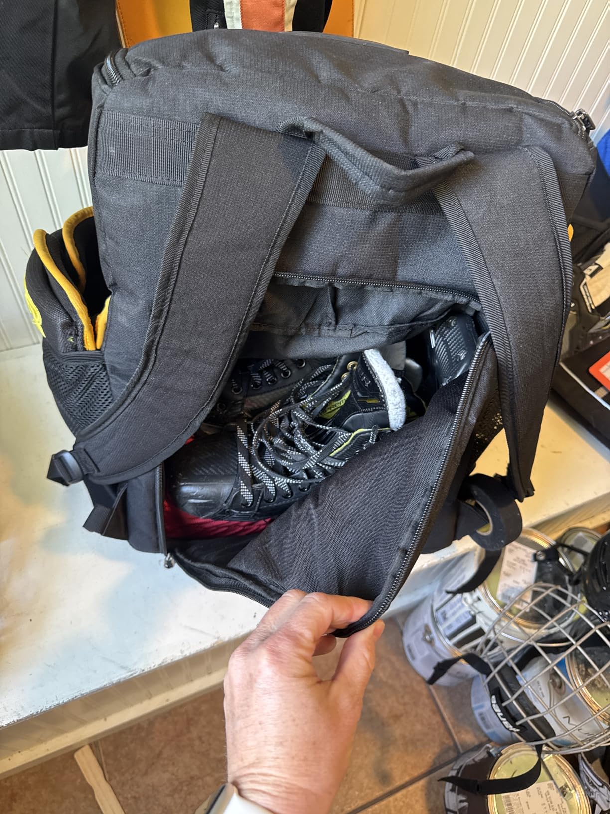 GOBUROS Roller Skate Bag Fits Shoes Up to US Mens 13, Inline Skate Backpack with Top Helmet Pocket, Padded Shoulder Strap customer photo 1