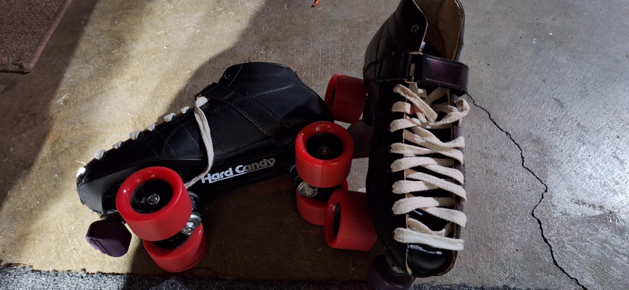 8 Piece 92A 62mm x 42mm Quad Roller Skate Wheels (Red, Black) customer photo 1
