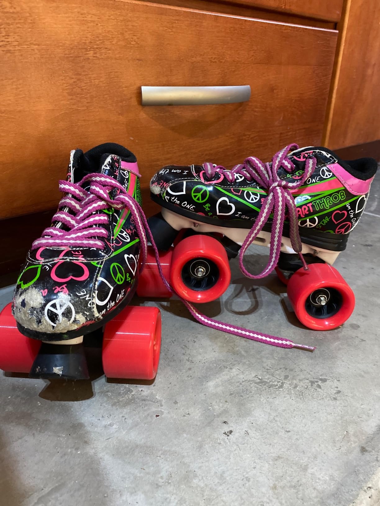 8 Piece 92A 62mm x 42mm Quad Roller Skate Wheels (Red, Black) customer photo 2
