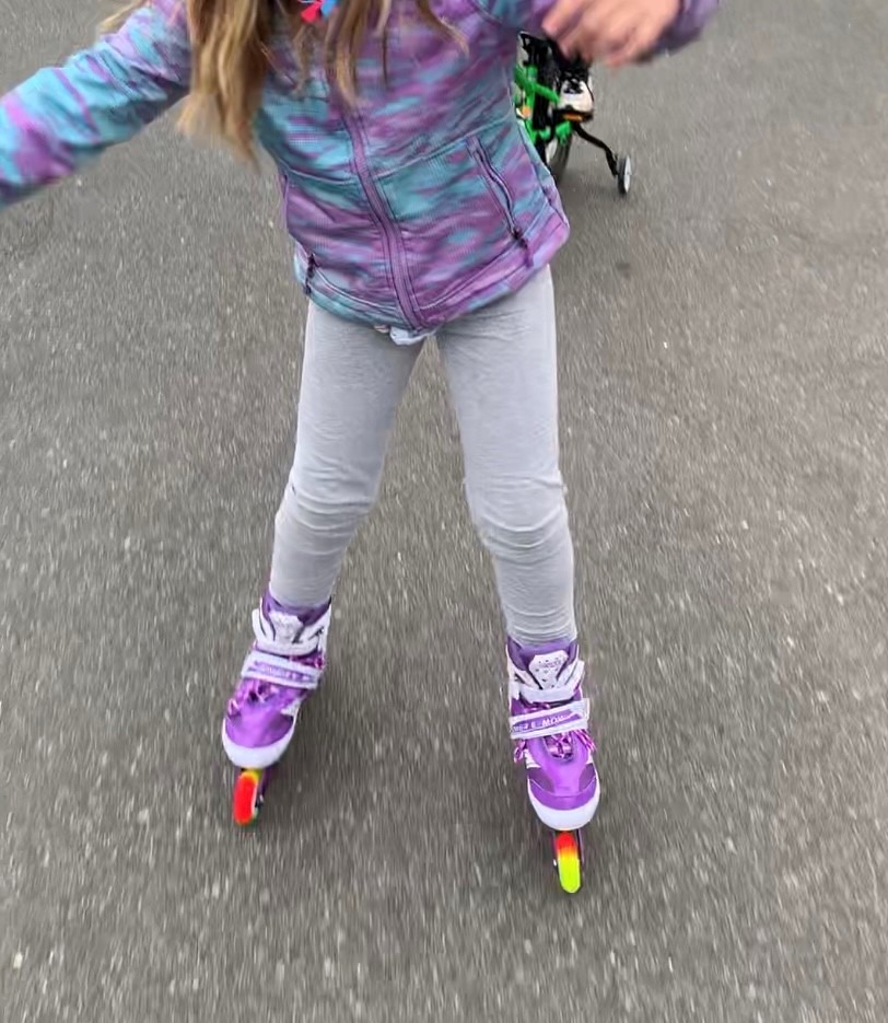 JIFAR Adjustable Inline Skates for Kids Ages 3-5 5-8 6-12, 4 Sizes Adjustable All Light Up Wheels, Beginner Roller Skates for Boys Girls Indoor Outdoor Birthday Gift customer photo 1