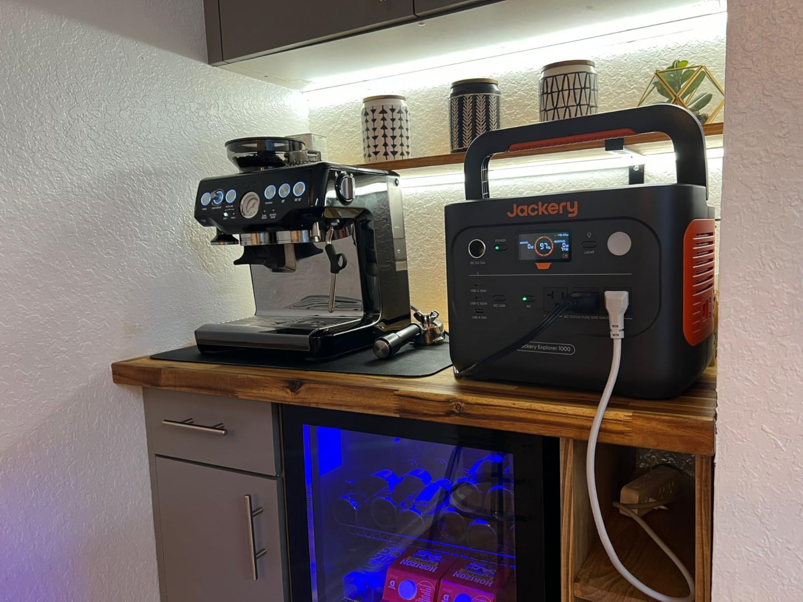 Jackery Explorer 1000 v2 Portable Power Station,1070Wh,1500W customer photo 2