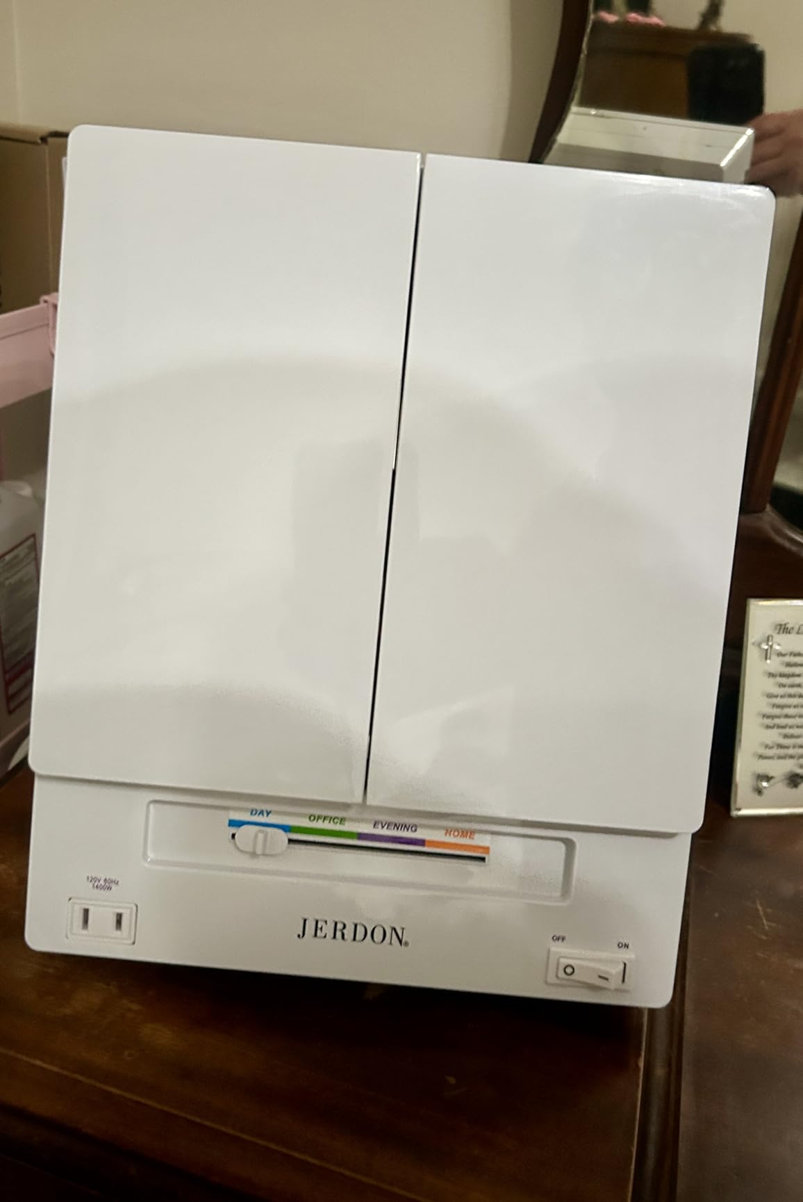 JERDON Lighted Makeup Mirror with 5X Magnification - White - JGL9W customer photo 1