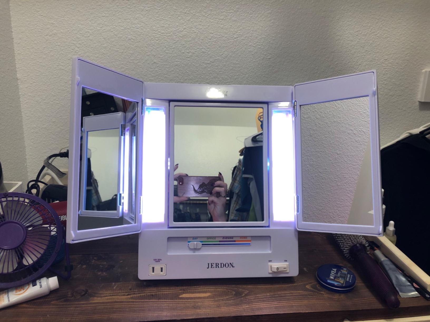 JERDON Lighted Makeup Mirror with 5X Magnification - White - JGL9W customer photo 2
