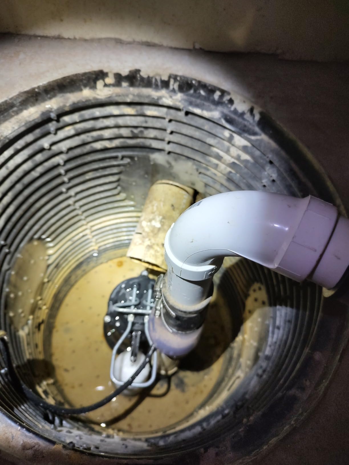 WAYNE CDU790-1/3 HP Submersible Cast Iron and Stainless Steel Sump Pump with Integrated Vertical Float Switch - Up to 4,600 Gallons Per Hour - Heavy Duty Basement Sump Pump, Black customer photo 2