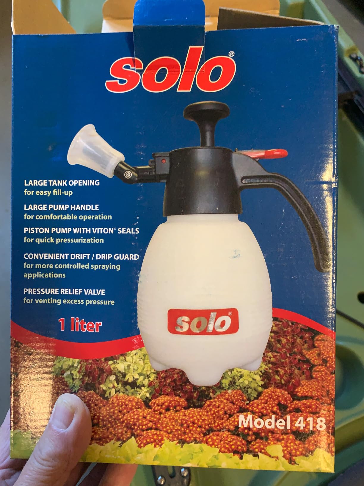 SOLO 418 One-Hand Pressure Sprayer, 1-Liter, Ergonomic Grip for Gardening, Fertilizing, Cleaning & General Use Spraying customer photo 1