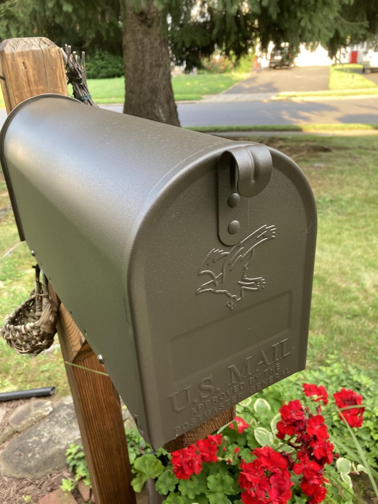 Gibraltar Mailboxes Elite Medium Capacity Galvanized Steel White, Post-Mount Mailbox, E1100W00 customer photo 2