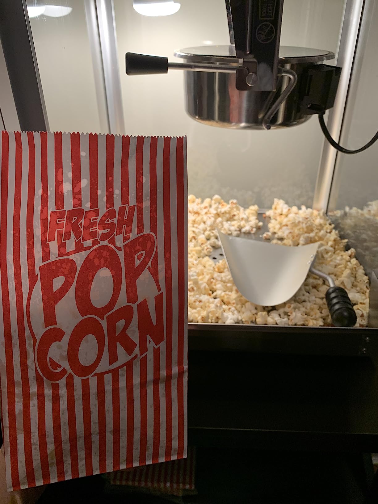 Great Northern Popcorn Company Black Bar Style Lincoln 8 Ounce Antique Popcorn Machine (Bar Style) (6015 Lincoln Top) customer photo 2