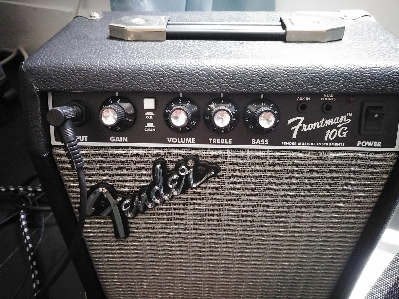 Fender Frontman 10G Electric Guitar Amplifier, 10-Watt Amp, Black/Silver customer photo 2