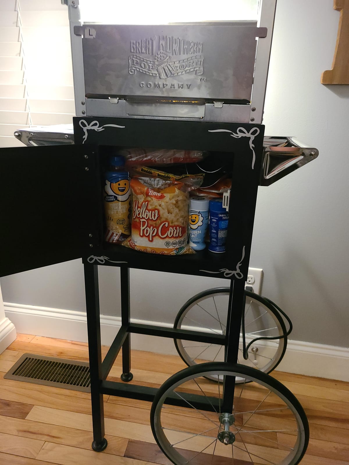 Great Northern Popcorn Foundation 8oz Popcorn Machine Cart on Wheels, Black customer photo 1