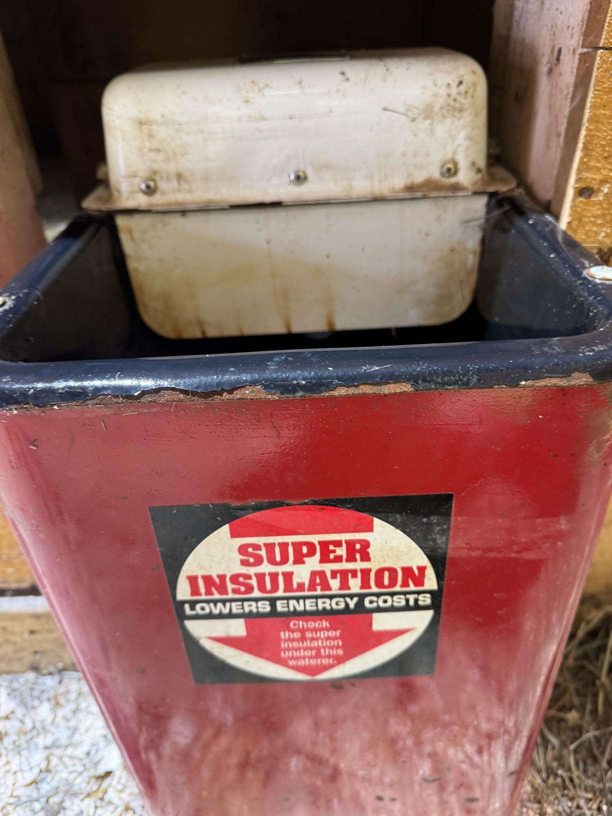 Brower Super Insulated Electric Heated Livestock Waterer with Extra Thick Polyurethane Foam, Double Trough Design for Lawn and Garden, Red customer photo 1