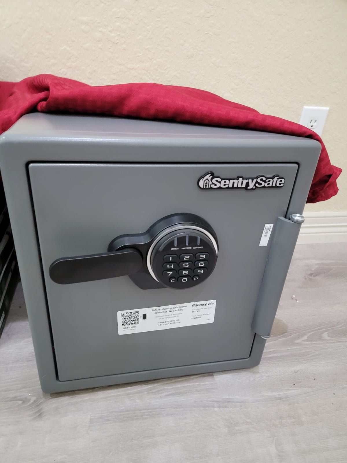 SentrySafe Black Fireproof Safe with Digital Push Button Keypad, Home Safe For Money, Documents, and other Valuables, 1.23 Cubic Feet, SF123ES customer photo 1