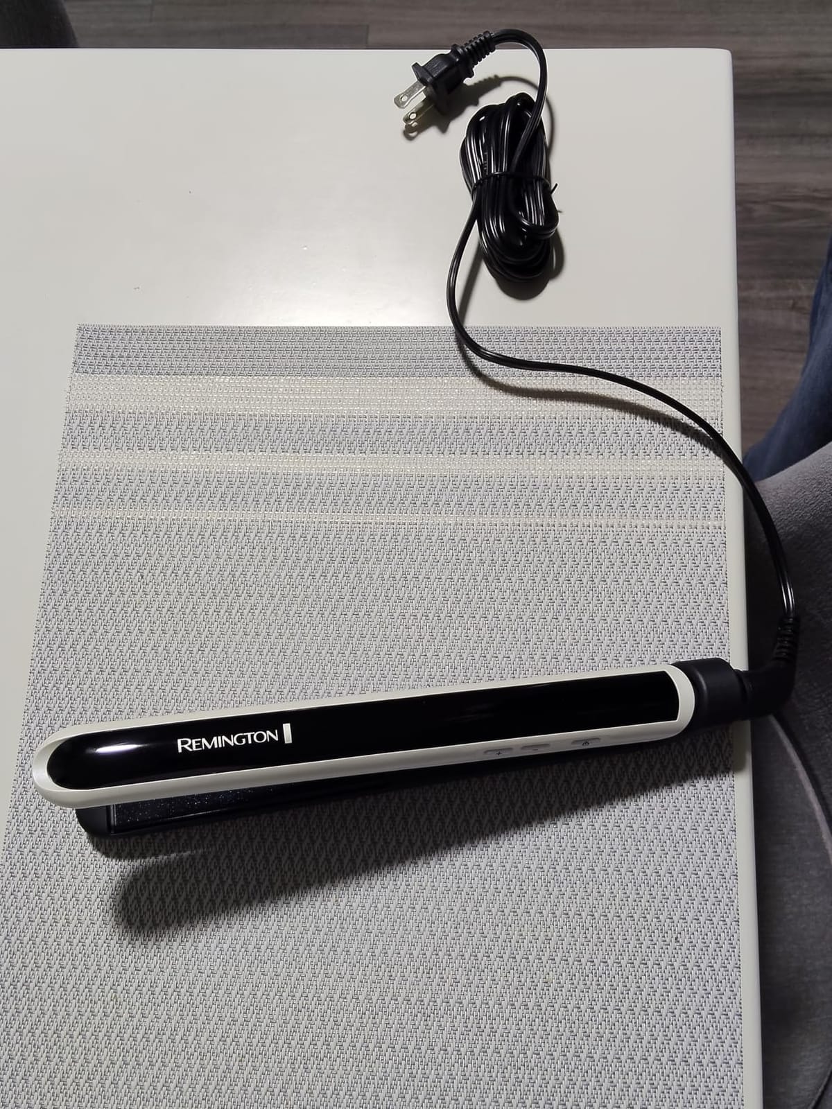Remington Pearl Pro Ceramic Flat Iron, 1-Inch Floating Plates, Black/White customer photo 2