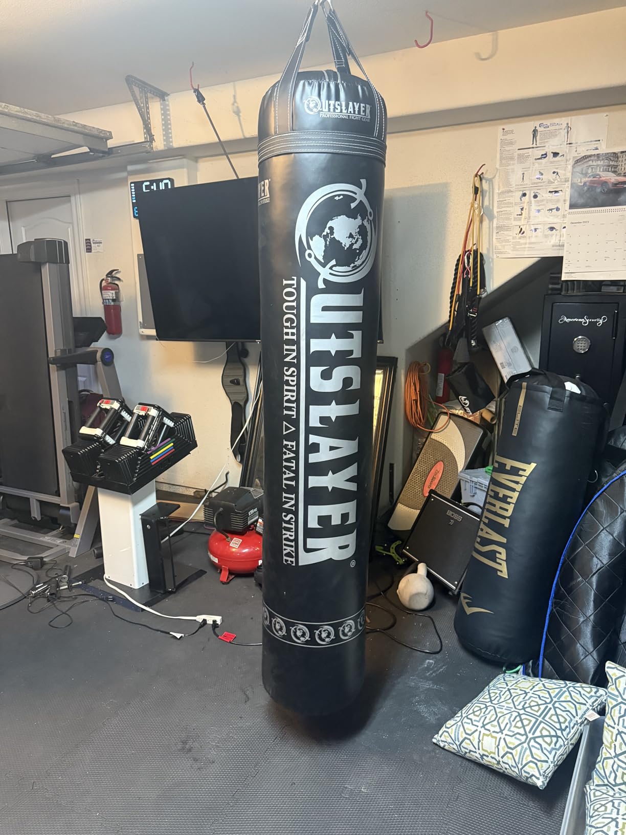 Outslayer Muay Thai Kickboxing Heavy Punching Bag – 6ft 130 lb – Made in USA – for MMA, Boxing & Training customer photo 2