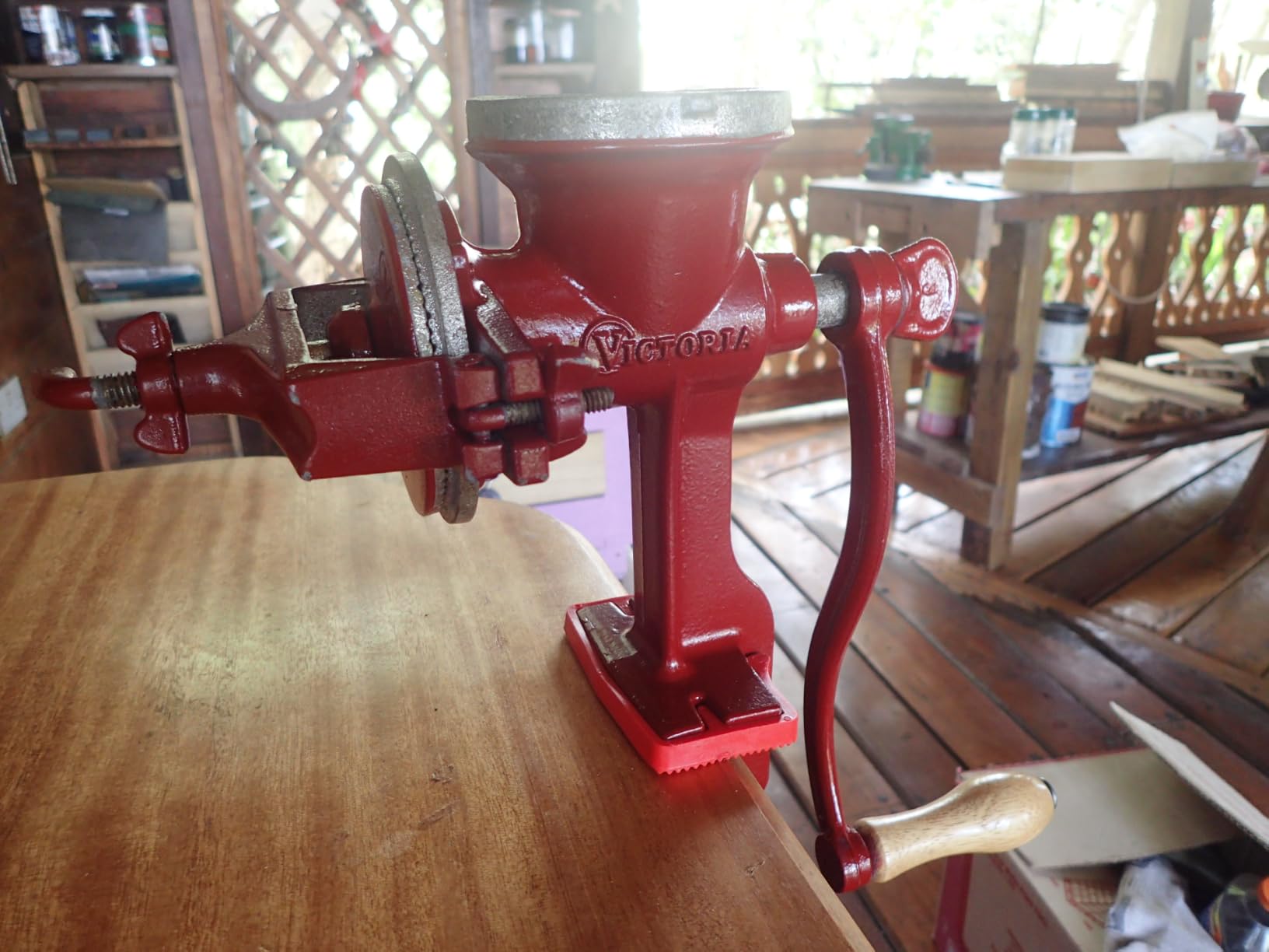Victoria Manual Cast Iron Grain Mill 2400g with High Hopper customer photo 1