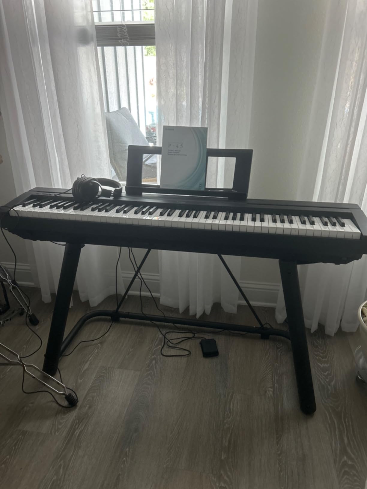 Yamaha 88-Key Weighted Portable Digital Piano Keyboard with Music Rest, Sustain Foot Switch, Built-in Speakers, USB Connectivity, Black (P45B) customer photo 2