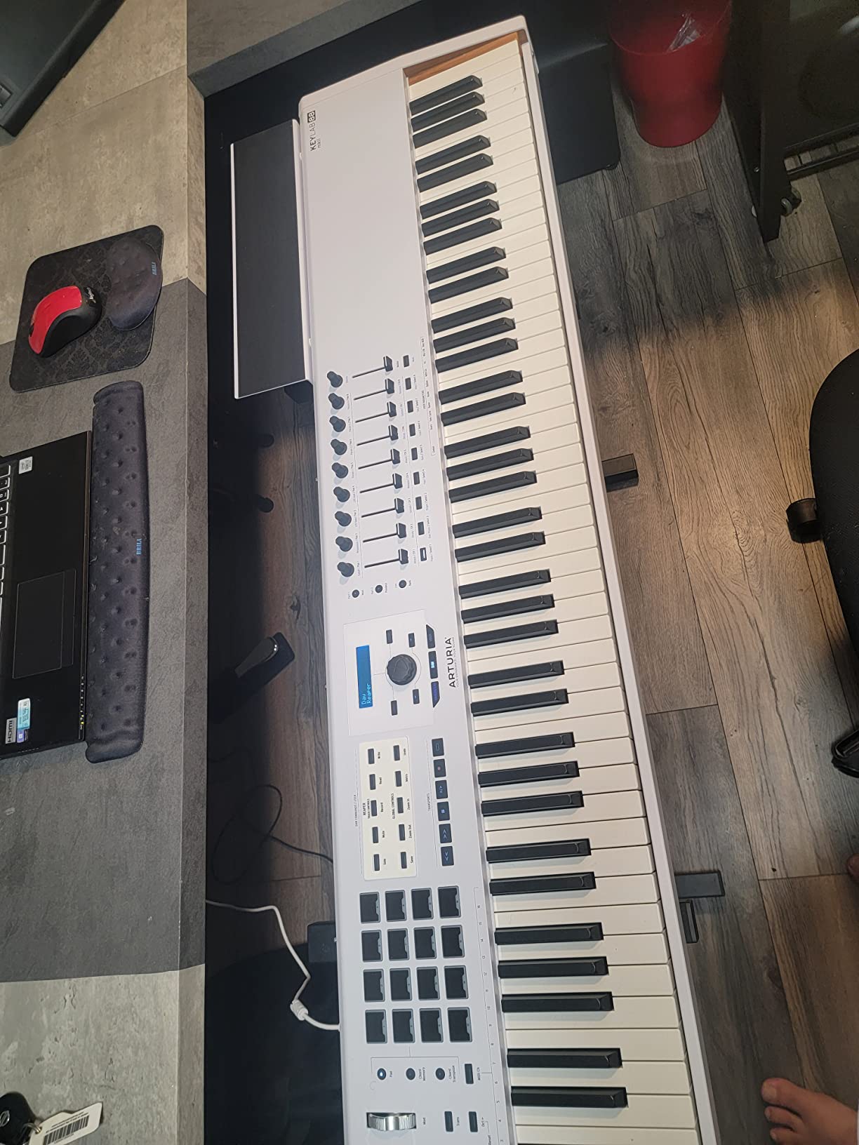 Arturia BeatStep Pro Controller and Sequencer — Aftertouch, Velocity Sensitive, With 2 Independent Melodic Sequencers, Drum Sequencer, 16 Drum Pads, MIDI/CV/Gate I/O and Music Production Software | Velocity Sensitive, With 2 Independent Melodic Sequencers, Drum Sequencer, 16 Drum Pads customer photo 1