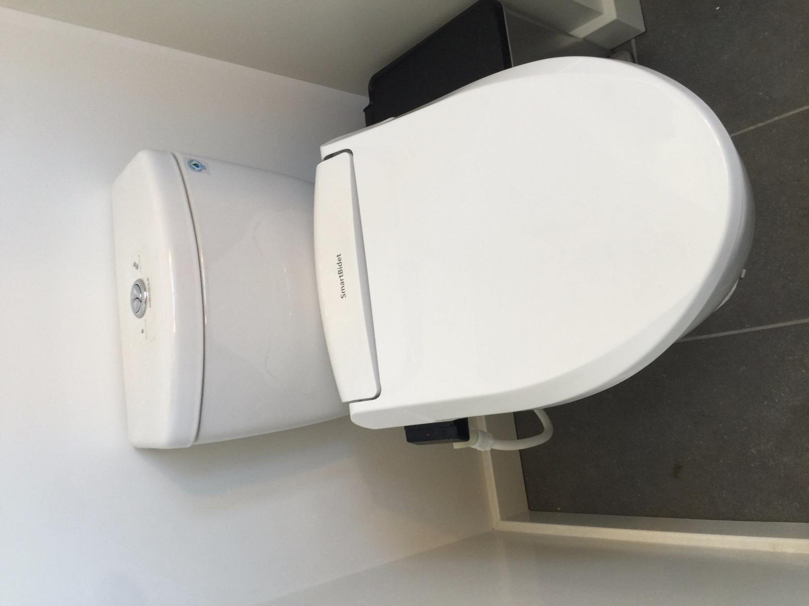 SmartBidet® SB-1000 Smart Bidet Electric Bidet Toilet Seat with Heated Seat, Warm Water, Air Dryer – Remote Control, Elongated customer photo 1