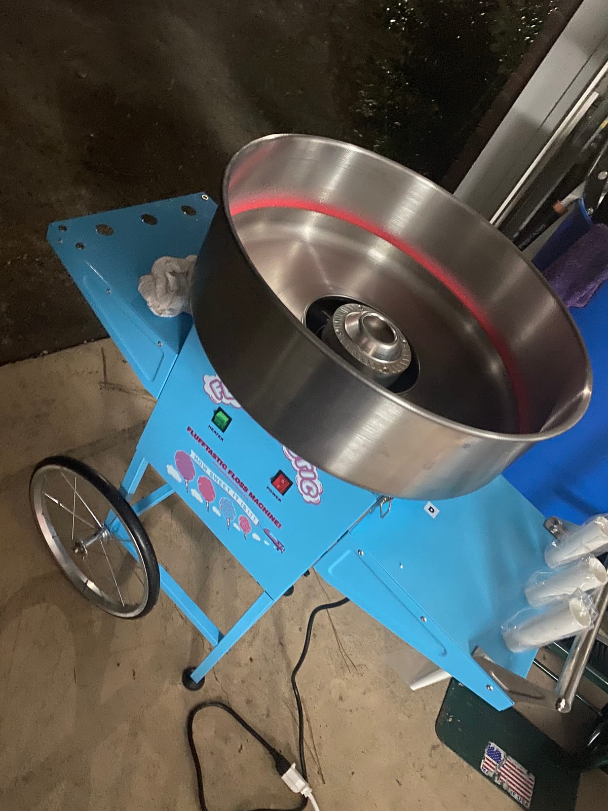 Great Northern Popcorn Flufftastic Cotton Candy Machine with Cart, Blue customer photo 2