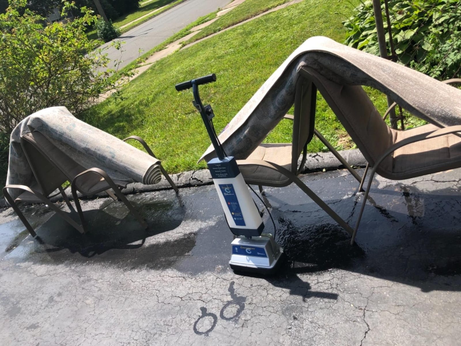 Koblenz Shampooer and Polisher Cleaning Machine, Floor Cleaner with 1100-rpm Motor, 5' Power Cord, 120-oz Tank, 2-Speed Settings, Scrubbing Brushes, Lambswool Pads, and Polishing Pads, P-820 B | Floor Cleaner with 1100-rpm Motor, 5' Power Cord, 120-oz Tank, 2-Speed Settings, Scrubbing Brushes, Lambswool Pads, P-820 B customer photo 1
