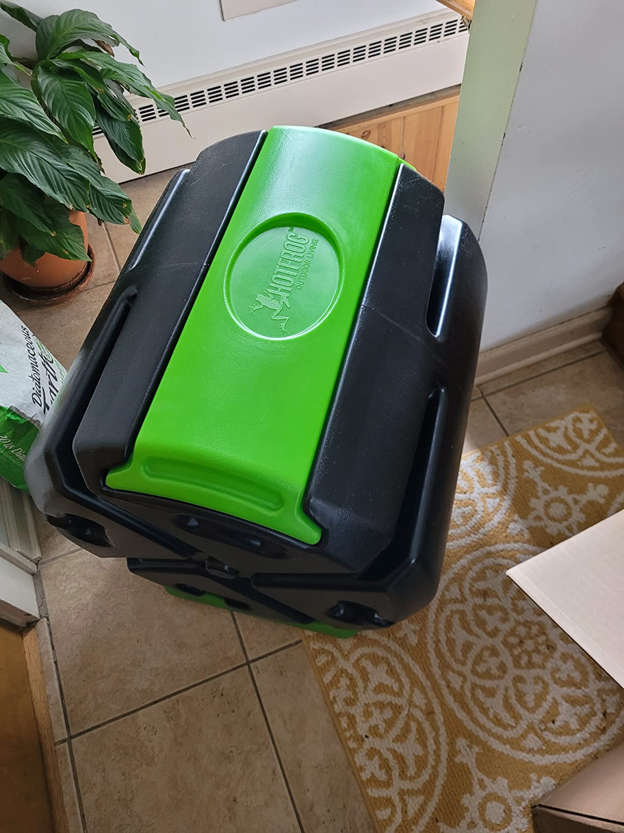 FCMP Outdoor HOTFROG Rolling Single Chamber Batch Tumbling Composter - Outdoor Rotating Garden Compost Bin (HF-RC4000WB) Black & Green (37-Gallon) customer photo 1