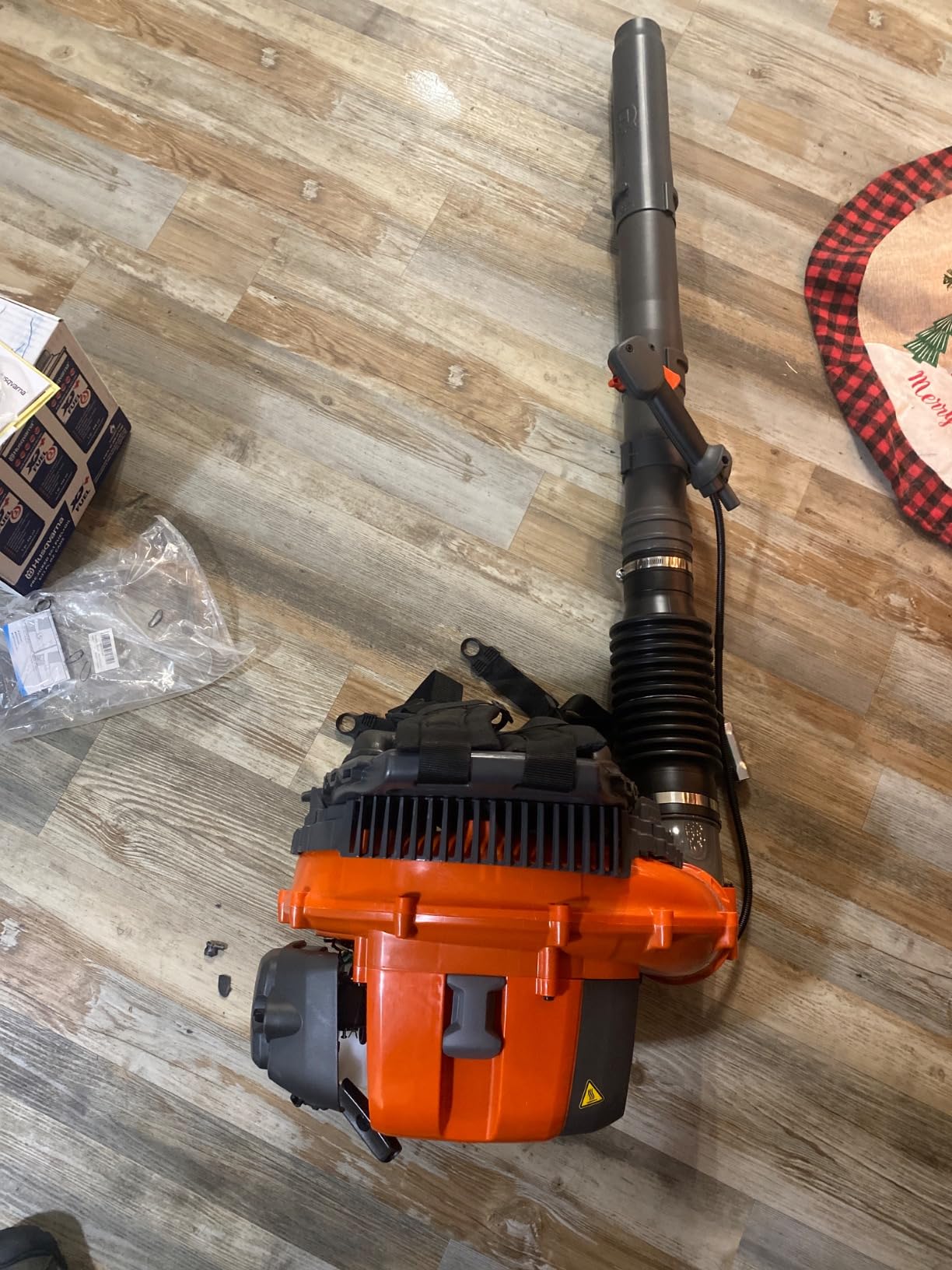 Husqvarna 360BT Gas Leaf Blower, 65.6-cc 3.81-HP 2-Cycle Backpack Leaf Blower with 890-CFM, 232-MPH, 30-N Powerful Clearing Performance and Load-Reducing Harness, Gifts for Men customer photo 2