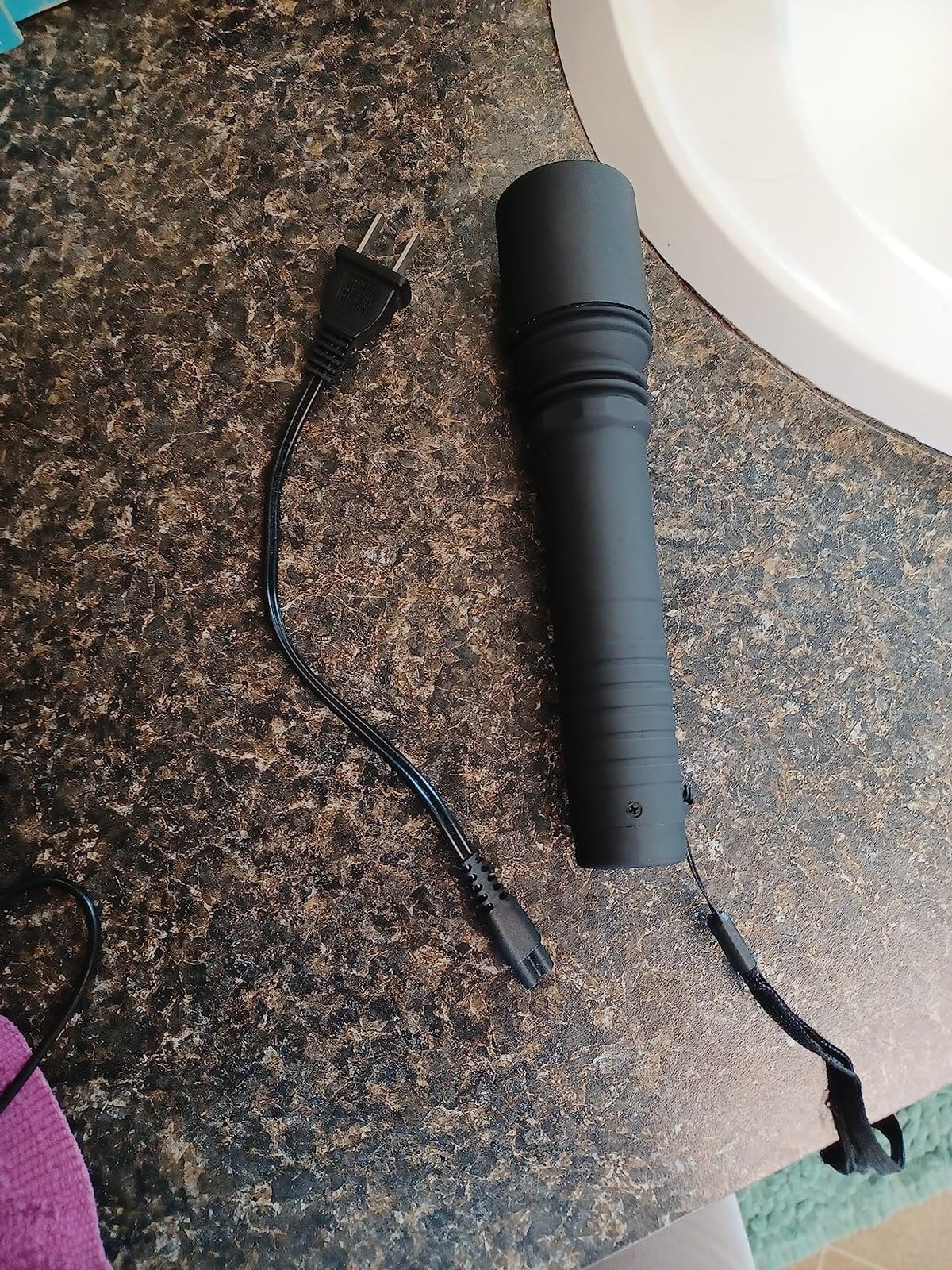 POLICE Stun Gun 305 - Rechargebale with LED Flashlight, Black customer photo 1