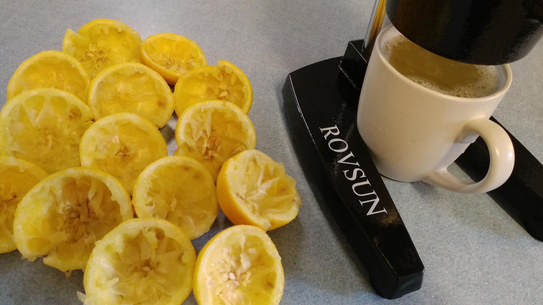 ROVSUN Professional Citrus Juicer Lemon Squeezer, Cast Iron Juicer, Commercial Manual Fruit Press Juicer for Lemon Pomegranate Orange Juice, Heavy Duty Hand Press and Lime Squeezer Stand (Black) customer photo 1