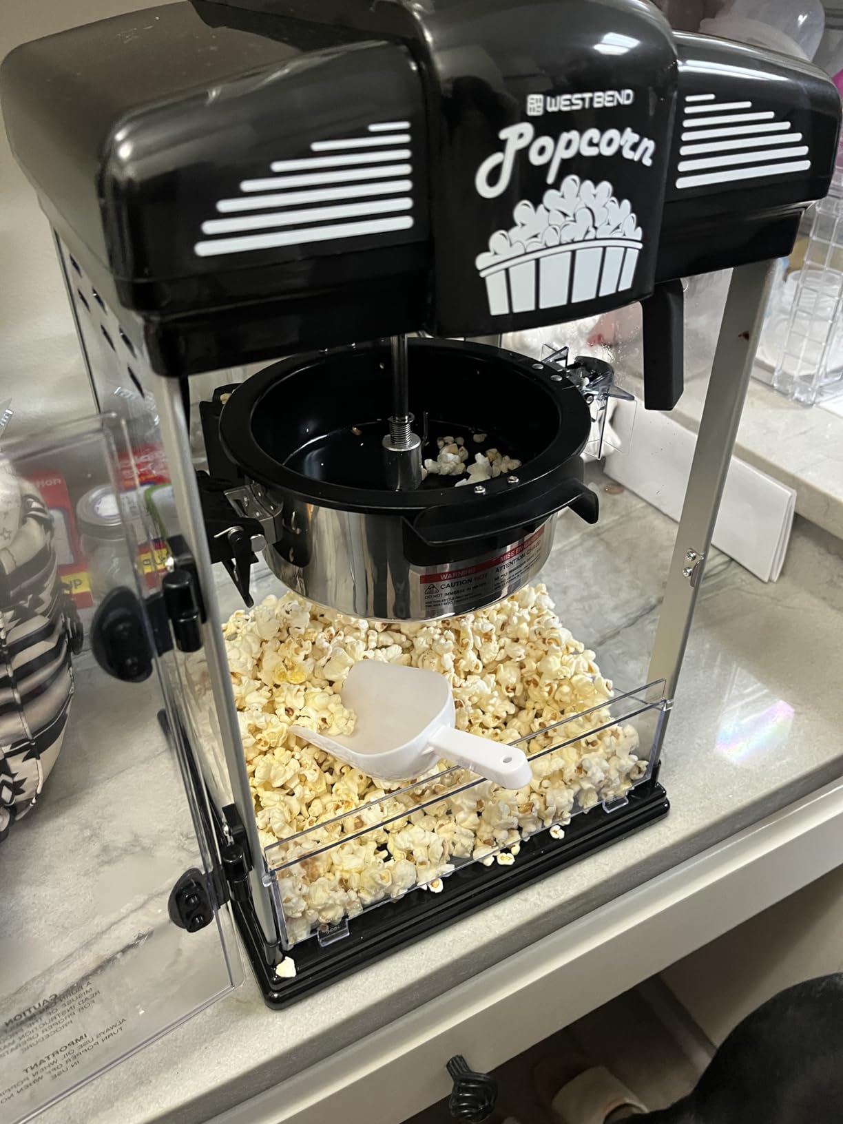 West Bend Stir Crazy Movie Theater Popcorn Popper, Gourmet Popcorn Maker Machine with Nonstick Popcorn Kettle, Measuring Tool and Popcorn Scoop for Popcorn Machine, 4-Qt., Red customer photo 2