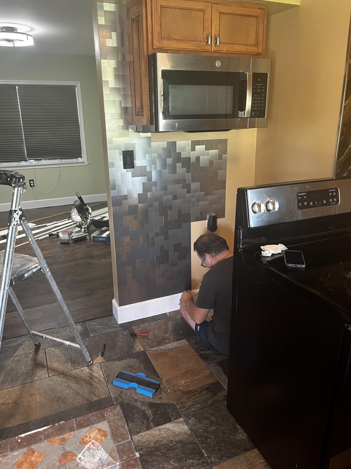 Art3d 10-Pack Metal Peel and Stick Backsplash Tile, Silver Aluminium customer photo 2