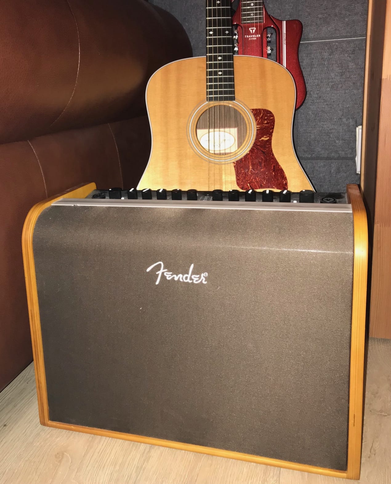 Fender 100W Acoustic Guitar Amp with Bluetooth Speaker, Natural Blonde customer photo 2