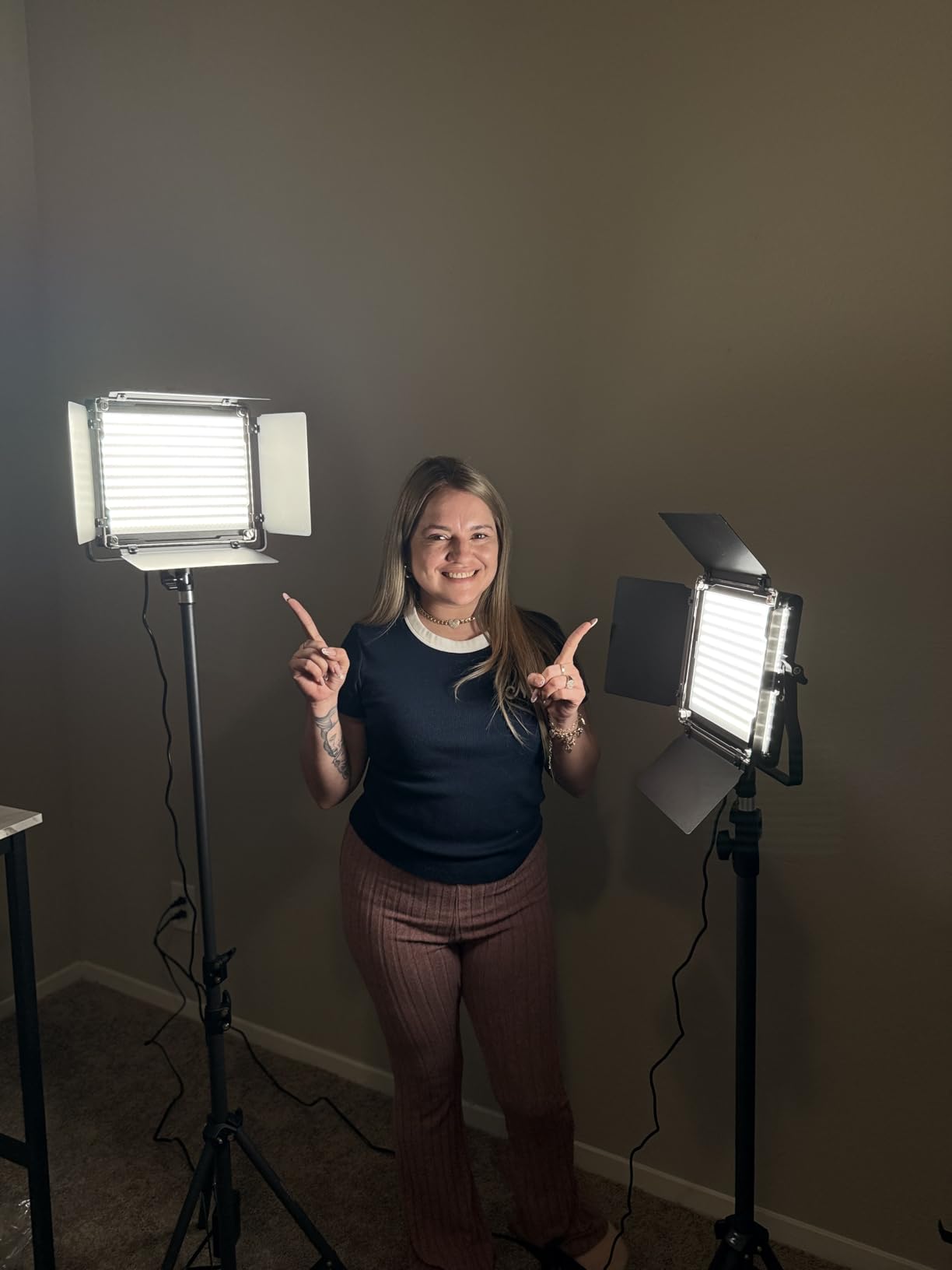 NEEWER 2 Pack Bi Color 660 LED Video Light and Stand Kit: (2) 3200-5600K CRI 96+ Dimmable Light with U Bracket and Barndoor, (2) 75 inches Light Stand for Studio Photography, Video Recording (Black) customer photo 2