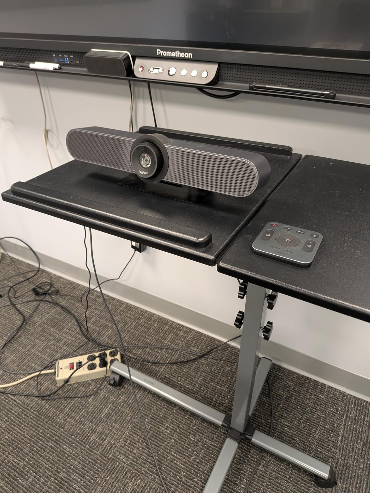 Logitech MeetUp Video Conferencing System 4K 3 Microphones - Black | 1080p/720p, 3 microphones, adjustable speakers, wide field of view 120°, PC/Mac/laptop/MacBook/tablet compatible customer photo 2