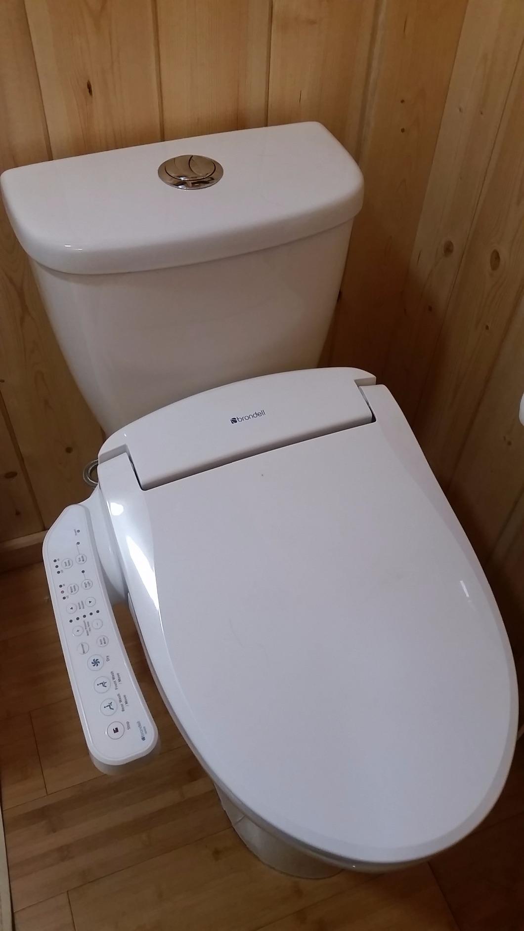 Brondell SE400-EW Swash SE400 Electric Bidet Toilet Seat With Heated Seat, Oscillating Stainless Steel Nozzle, Warm Air Dryer, Night Light, Gentle Close Lid, White Side Arm Control, Elongated customer photo 1