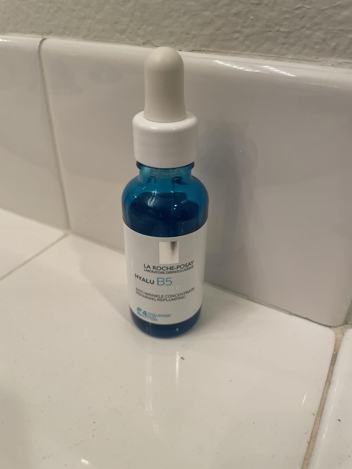 La Roche-Posay Hyalu B5 Pure Hyaluronic Acid Anti-Aging Serum for Face customer photo 1