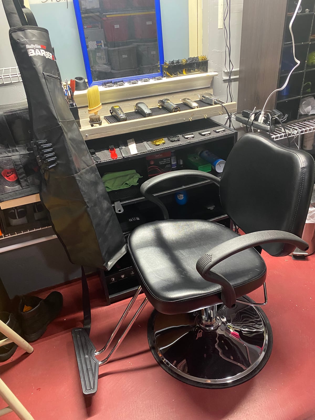 Hair Beauty Salon Equipment Black Hydraulic Barber Styling Chair customer photo 2