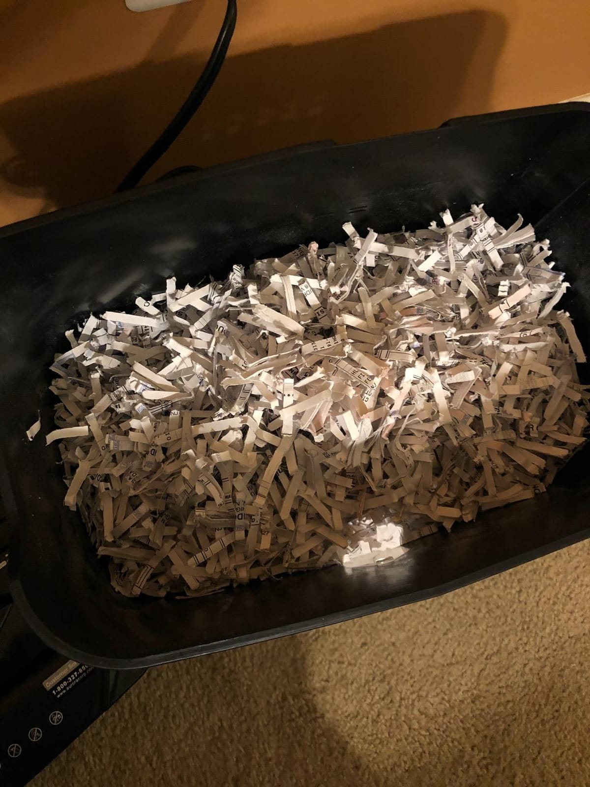 Aurora 12-Sheet Crosscut Paper and Credit Card Shredder with 5.2 gal Wastebasket customer photo 1
